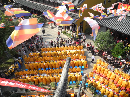 「佛教」上海西林禅寺隆重举行“五方五佛、五百罗汉开光、方丈升座、短期出家十周年庆典暨千僧斋”法会