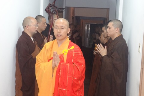 「普陀山」浙江普陀山慧济禅寺两序大众恭迎正觉、妙春法师圆满出关
