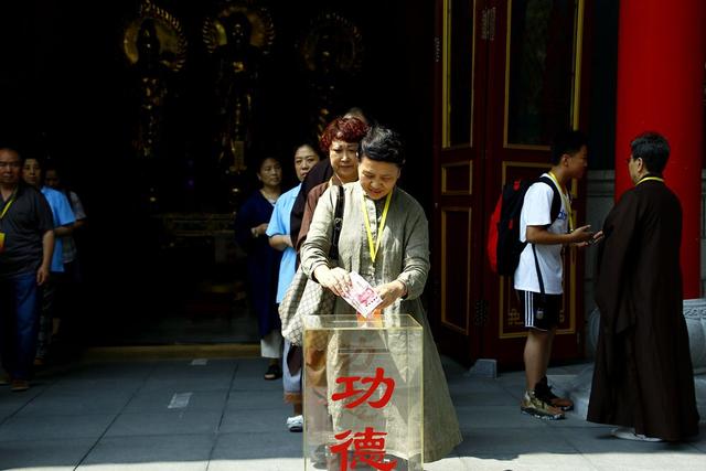 「极乐寺」滴滴爱心汇成海洋 极乐慈善扬帆远航
