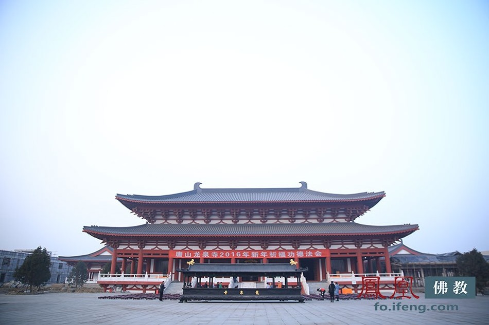 「佛教」唐山龙泉寺千盏明灯迎新年举办传灯法会祈福2016