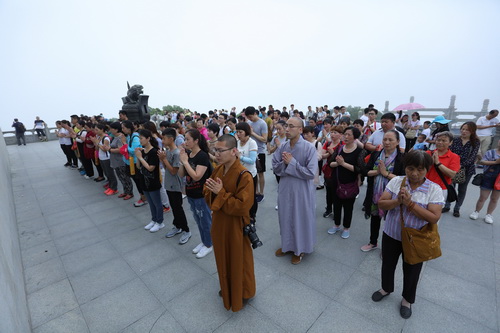 「观音」上海西林禅寺崇恩朝圣团朝拜普陀观世音菩萨 「观音」上海西林禅寺崇恩朝圣团朝拜普陀观世音菩萨