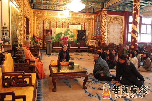 「泰国驻华大使馆」泰国驻华大使馆一行到北京灵光寺参拜佛牙舍利
