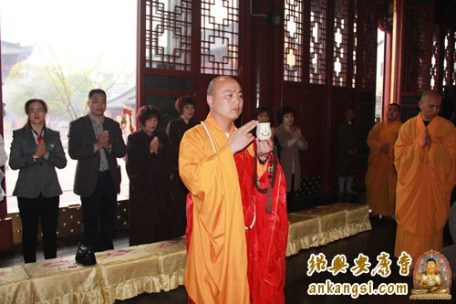 浙江安康寺隆重举行第七届华严法会熏坛洒净仪式