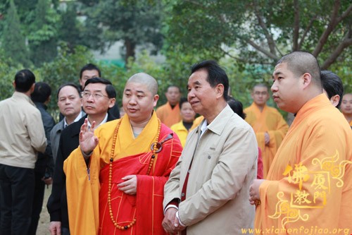 「南普陀寺」原中共中央政治局常委、中央纪检委书记吴官正莅临南普陀寺视察