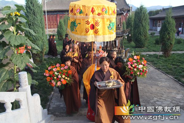「金刚经」山西定祥寺义音法师题《金刚经》卷首仪式暨大慈悲甘露盂兰盆供普供养法会举行