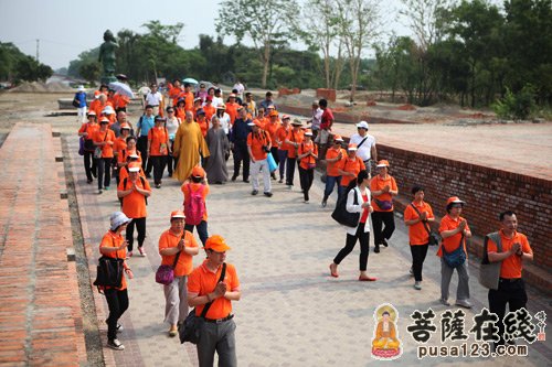 「释迦牟尼」印顺法师带领弘法寺义工、朝圣团在蓝毗尼花园举行诵经祈福法会