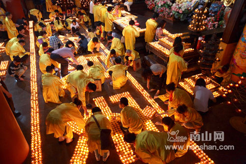 「南山寺」三亚南山寺三十三观音堂：万灯祈福