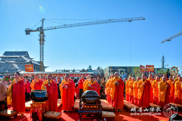 「佛教」峨眉山金顶华藏寺举行千人祈福感恩法会