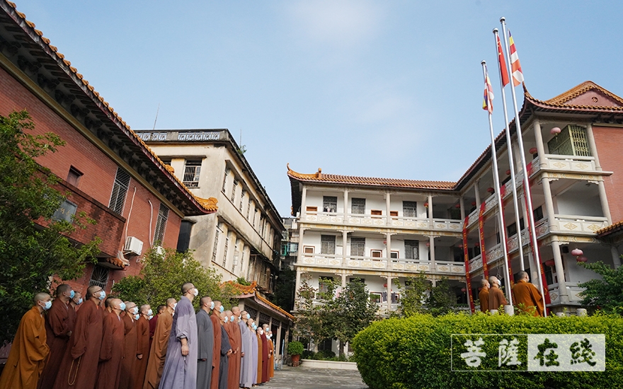 「研究生」广东佛学院岭东学院举行2017级本科生班暨2018级研究生班毕业典礼
