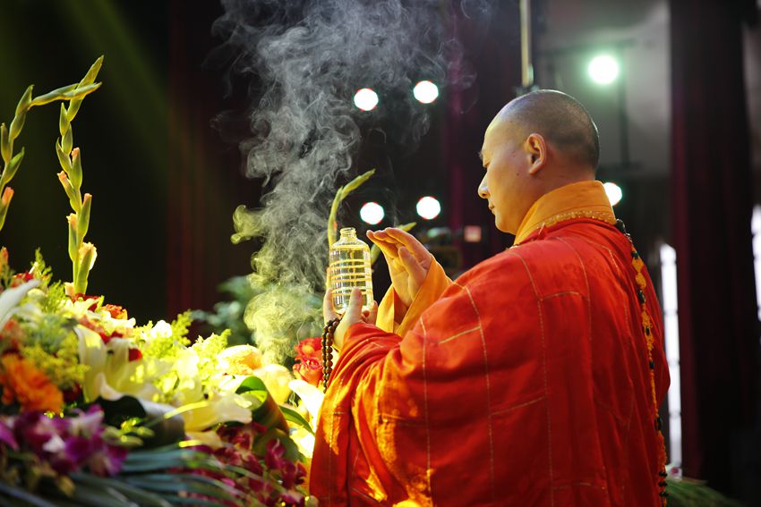 「佛教」传喜法师于郑州莲花源寺举行无遮甘露施食超荐法会
