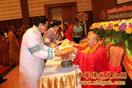 「佛教」中佛协副会长纯一法师获得泰国摩诃朱拉隆功大学名誉博士学位