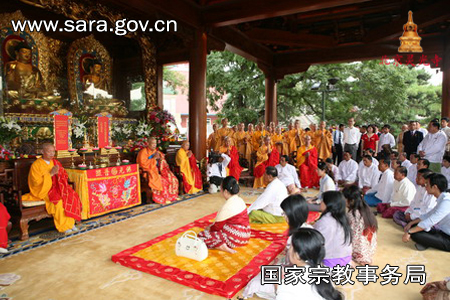 「灵光寺」缅甸联邦国家和平与发展委员会主席丹瑞赴灵光寺参拜舍利