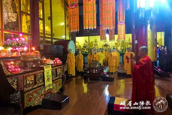 「佛教」峨眉山伏虎寺举行精进佛七圆满供灯法会