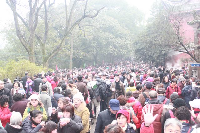 「佛教」重庆华岩寺举行“腊八节”施粥祈福活动 「佛教」重庆华岩寺举行“腊八节”施粥祈福活动