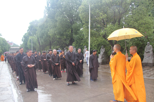 「佛教」石室禅院举行“母亲节三步一拜感恩朝山活动” 「佛教」石室禅院举行“母亲节三步一拜感恩朝山活动”
