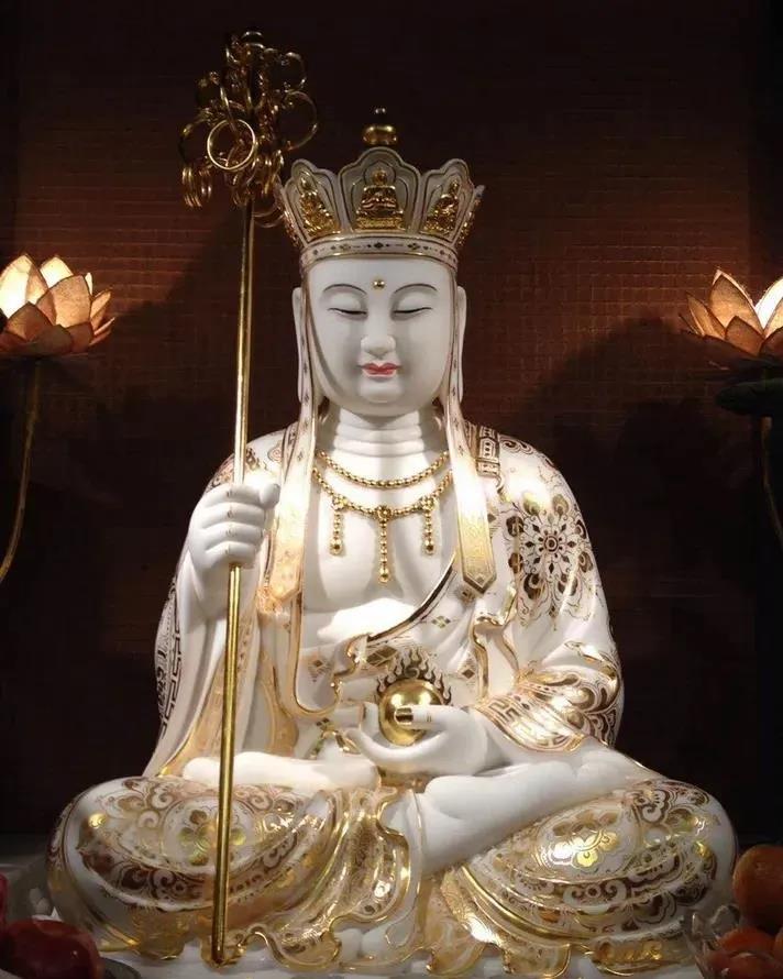 「地藏菩萨本愿经」今日恭迎地藏王菩萨圣诞！祈愿众生永离一切苦厄，所愿悉皆圆满！
