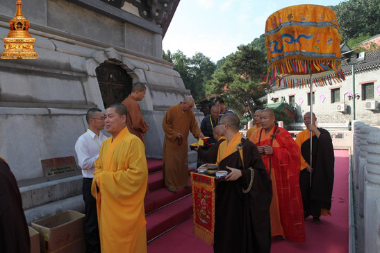 「灵光寺」2013年度北京灵光寺佛牙塔再次开放 二千善信圆满皈依受（五）戒