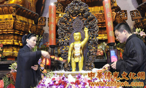 「佛教」上海玉佛禅寺隆重举行佛诞节浴佛法会 觉醒法师主法