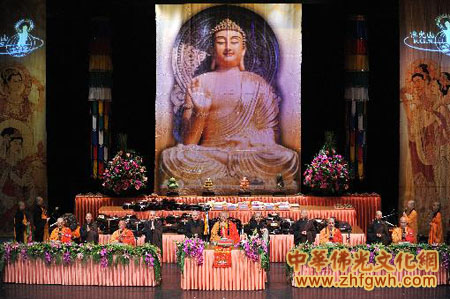 「佛光山」台湾佛光山寺举行“2012年传授甘露灌顶三皈五戒典礼”