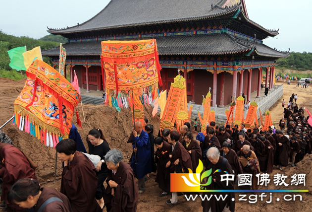 「佛教」吉林伊通满族自治县圣水寺举行澍培长老祖师庭奠基仪式法会