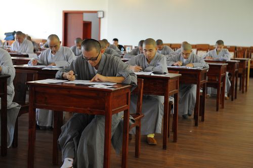 「佛教」广东深圳弘法寺佛学院举行2012年秋季新生入学考试