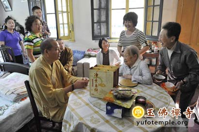 「中秋节」全国各地寺庙中秋祈福 素月派送尽显佛门慈悲
