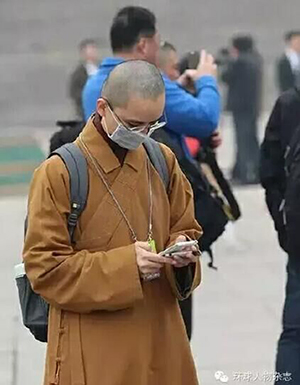 「环球人物」和尚跑两会 史上首位僧人记者吸爆眼球