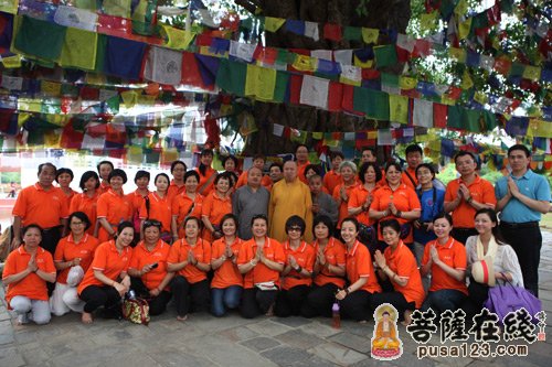「释迦牟尼」印顺法师带领弘法寺义工、朝圣团在蓝毗尼花园举行诵经祈福法会