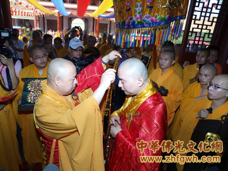 「本焕长老」本焕长老弟子印彻法师荣膺广东南雄大雄禅寺方丈
