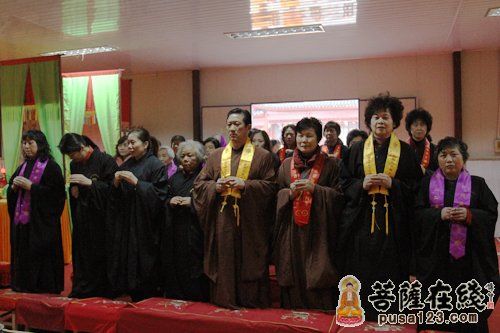 「报国寺」上海报国寺举行2013年三皈依受五戒法会