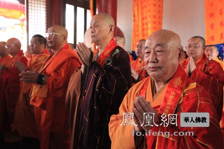 「中国佛教协会」印顺法师荣膺尼泊尔中华寺方丈 传印长老送座