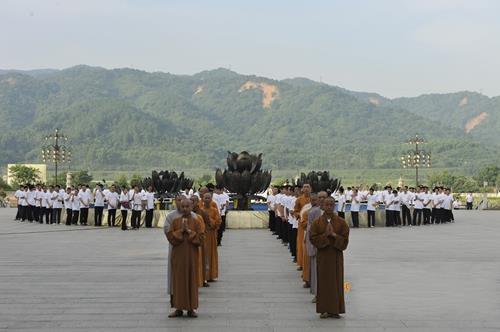 「南华寺」300名海内外禅修学子广东南华寺缅怀六祖 「南华寺」300名海内外禅修学子广东南华寺缅怀六祖