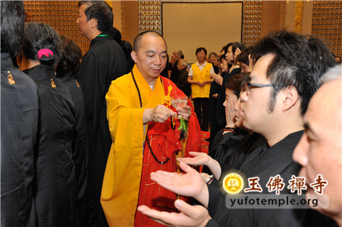 「佛教」上海玉佛禅寺举行觉群共修小组供僧大法会