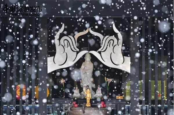 「佛教」远离尘垢的佛教净地 大雪为峨眉山古庙群添禅意