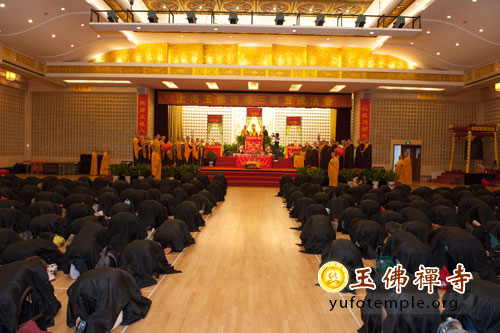 「佛教」上海玉佛禅寺举行传授三皈五戒法会