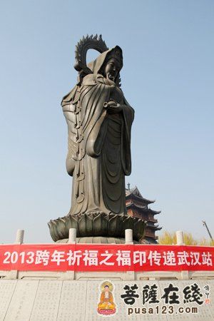 「钟鸣」2013跨年祈福之福印传递武汉站在湖北归元禅寺举行