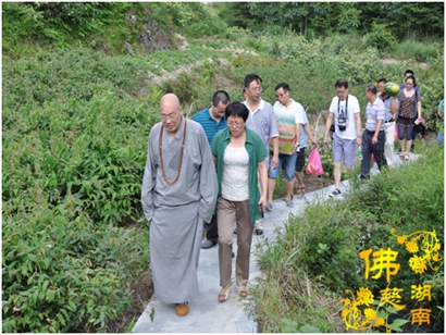 「麻风病」病魔无情佛门有爱 圣辉大和尚资助麻风病人180万