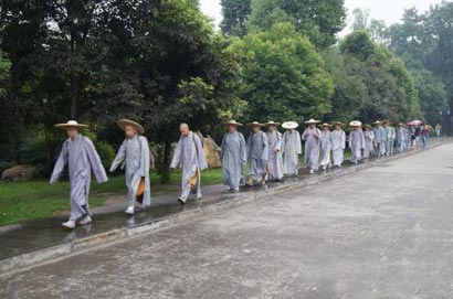 「华岩寺」重庆华岩寺僧团行脚朝圣 芒鞋衲衣古风重现