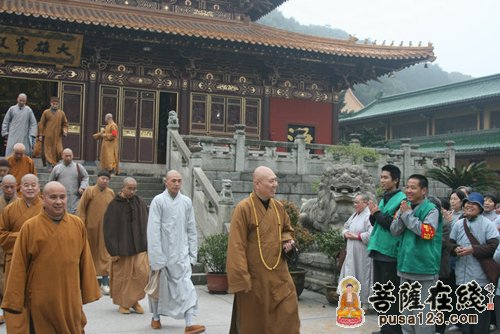 「佛教」大安大和尚率众行脚二十五公里朝拜东林大佛