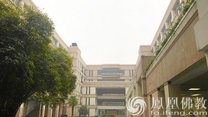 「佛教」明贤法师应邀于华中科技大学主讲佛教正见与当代弘传