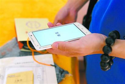 试试2天不用手机会不会疯 上海数百市民寺院修禅