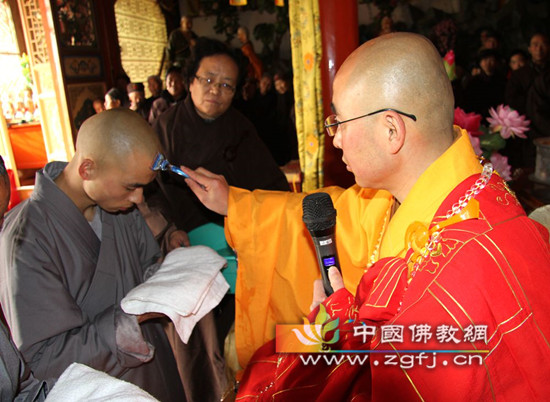 「出家」甘肃省甘南慈云寺两位净人剃度出家