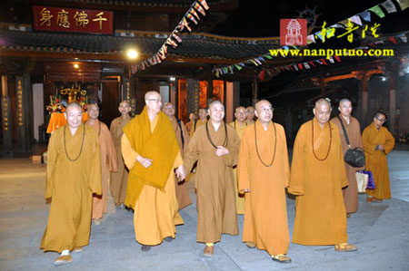 「佛教」新加坡佛牙寺方丈法照法师一行参访厦门南普陀寺