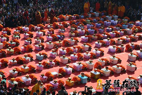 「西双版纳」西双版纳总佛寺举行177位少年出家法会