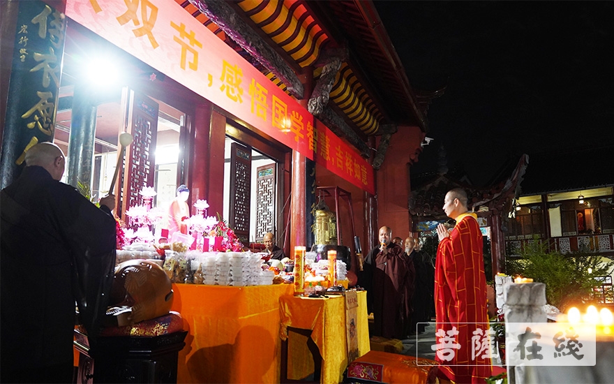 「佛教」安徽天柱山三祖禅寺举行“迎中秋、庆国庆”拜月祈福法会