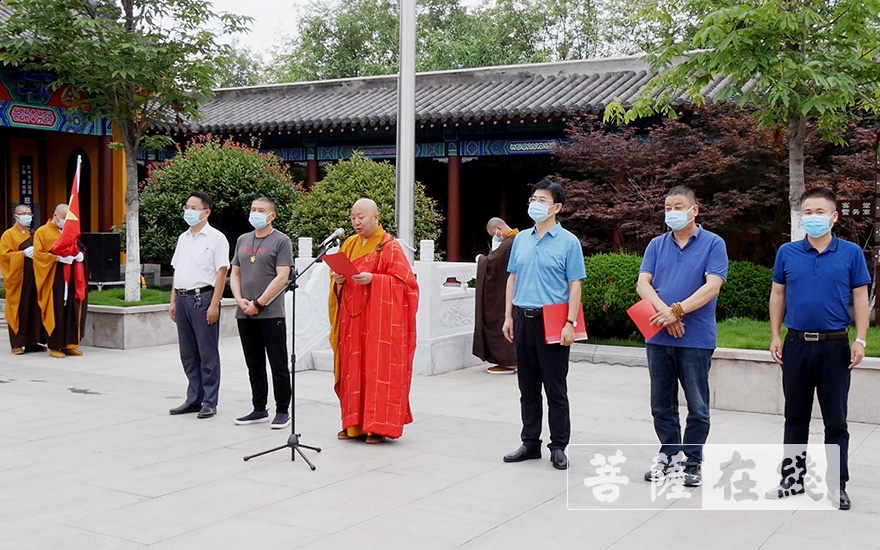 「佛教」拳拳爱国心 浓浓赤子情 胶州慈云寺开放首日升国旗