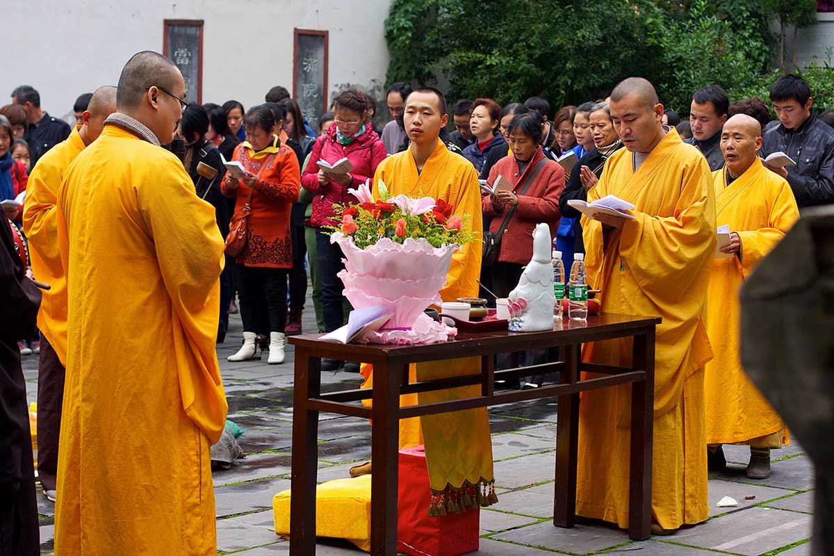 「佛教」武汉三昧群在武汉卓刀泉寺举行放生活动