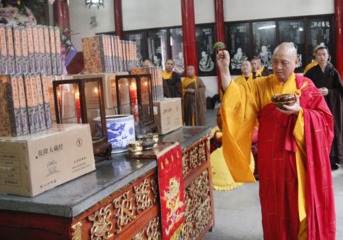 「乾隆大藏经」湖北归元禅寺举行迎请《乾隆大藏经》仪式