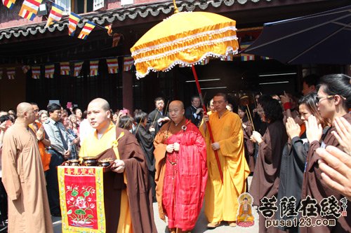 「佛教」上海龙华古寺隆重举行癸巳年三皈五戒授受法会