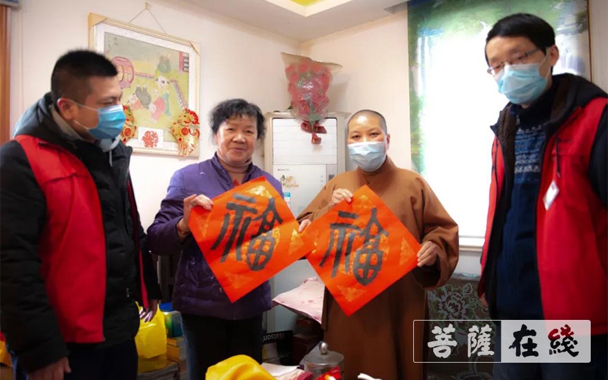 「佛教」上海龙音寺住持信弘法师慰问困难家庭